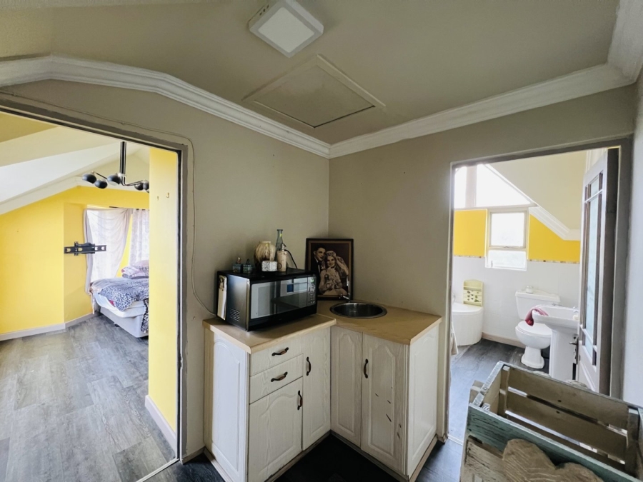 6 Bedroom Property for Sale in Herolds Bay Western Cape